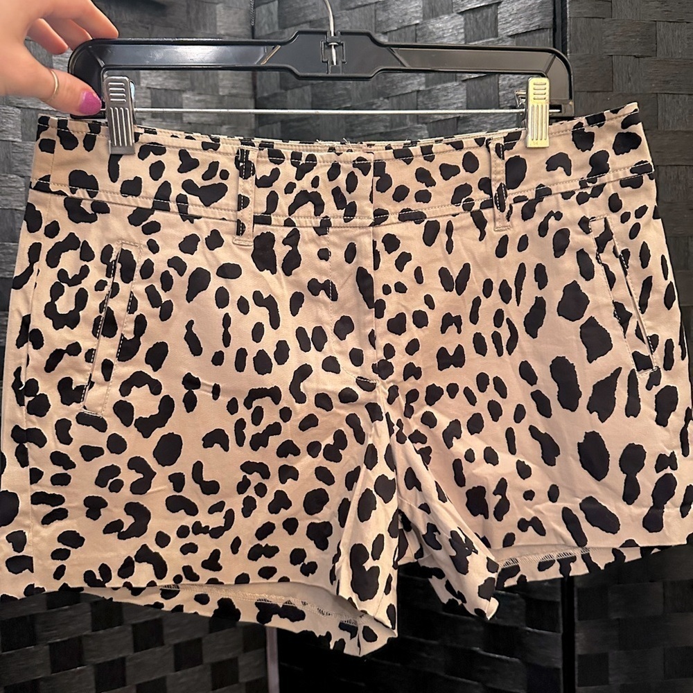 Cache style shorts 
Cheetah print
Never worn 
Size 10